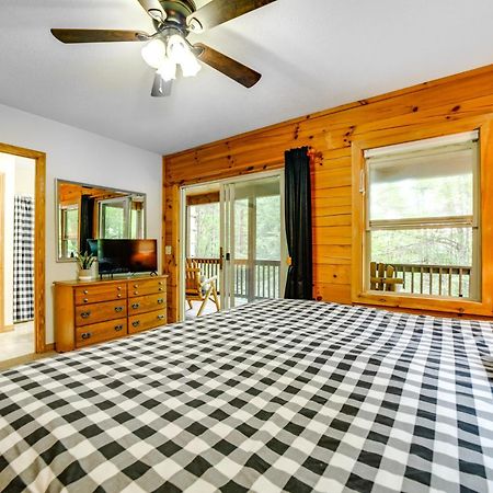 Peaceful Smoky Mountain Cabin With Deck And Fire Pit! Waynesville Eksteriør billede