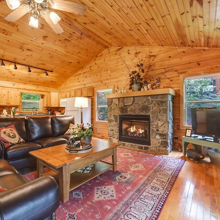 Peaceful Smoky Mountain Cabin With Deck And Fire Pit! Villa Waynesville Eksteriør billede