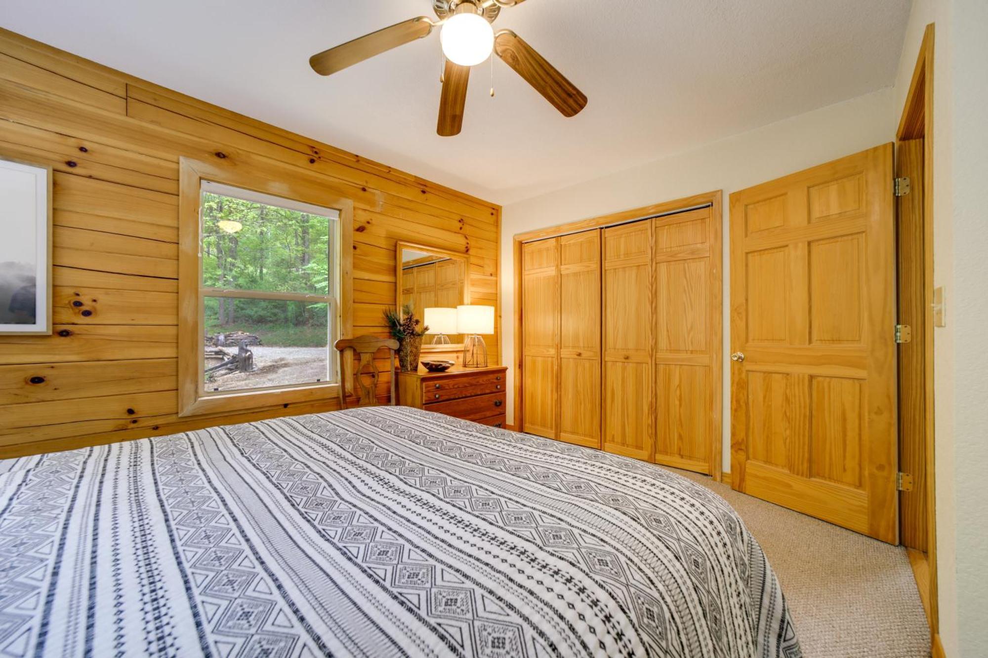 Peaceful Smoky Mountain Cabin With Deck And Fire Pit! Waynesville Eksteriør billede
