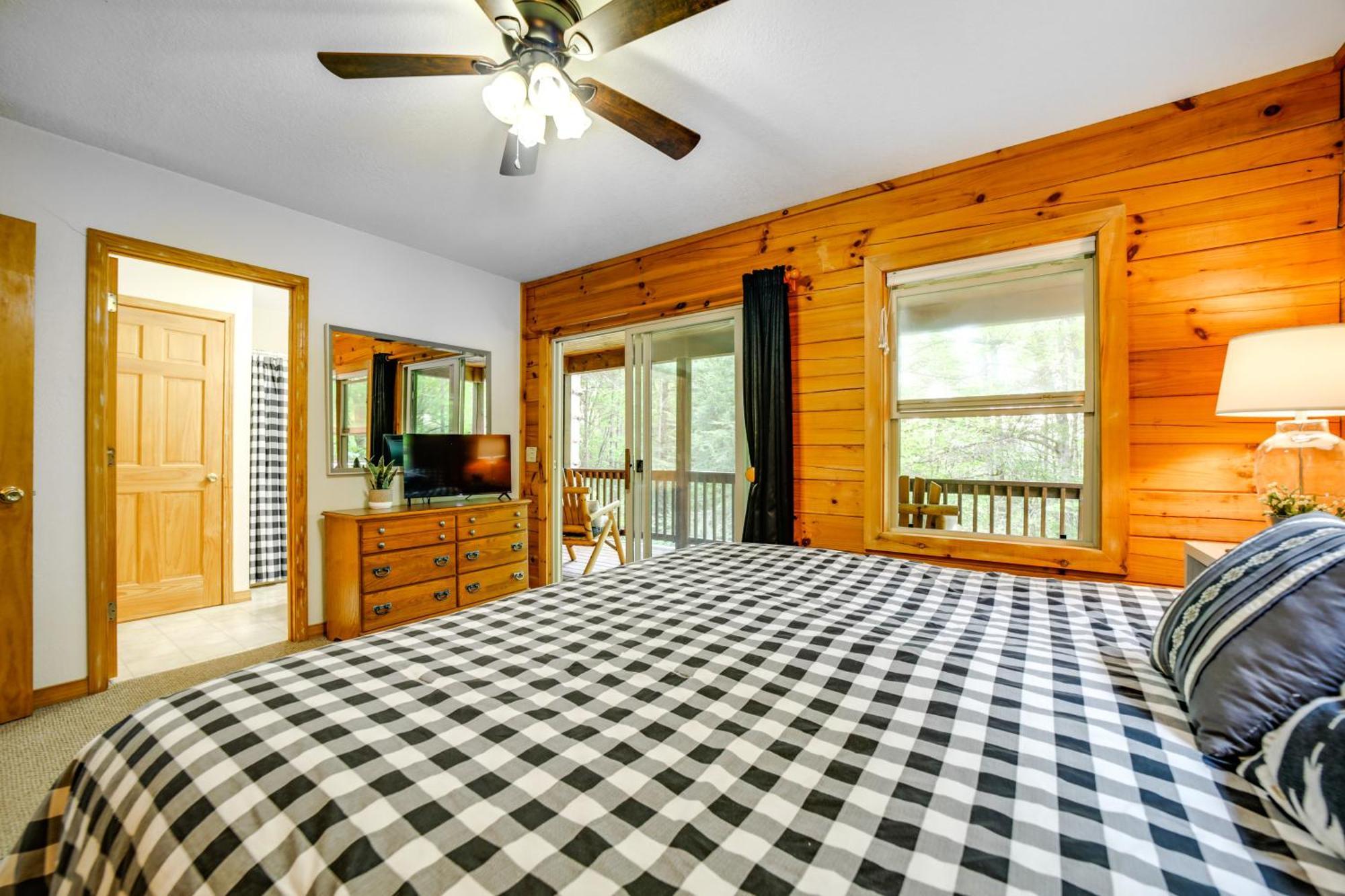 Peaceful Smoky Mountain Cabin With Deck And Fire Pit! Waynesville Eksteriør billede