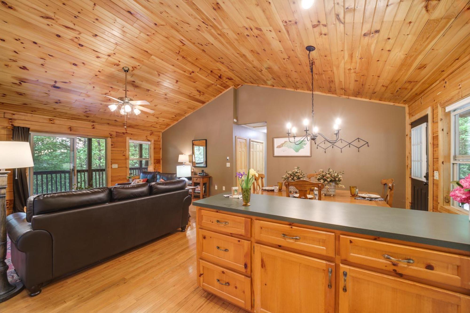 Peaceful Smoky Mountain Cabin With Deck And Fire Pit! Waynesville Eksteriør billede