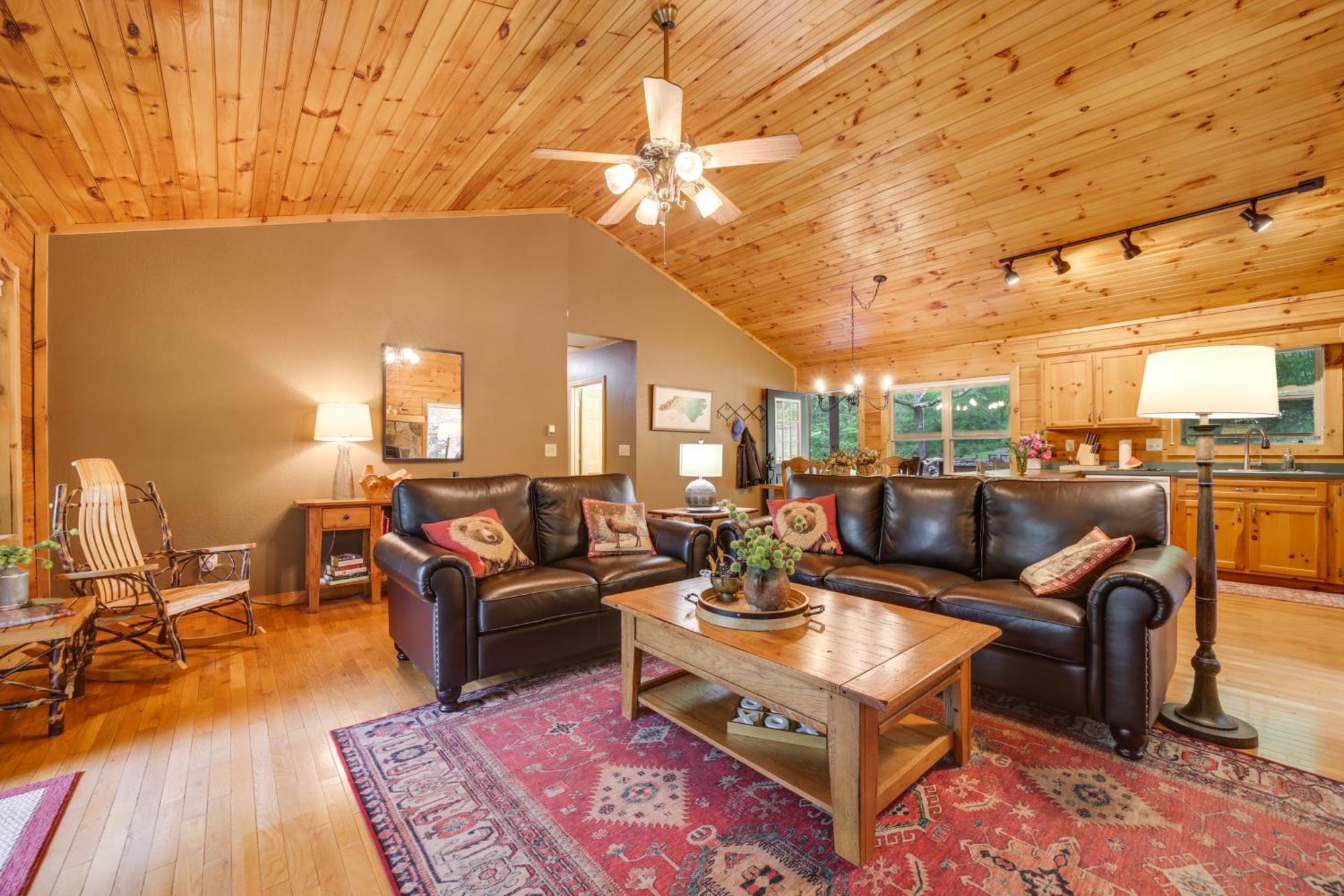 Peaceful Smoky Mountain Cabin With Deck And Fire Pit! Villa Waynesville Eksteriør billede