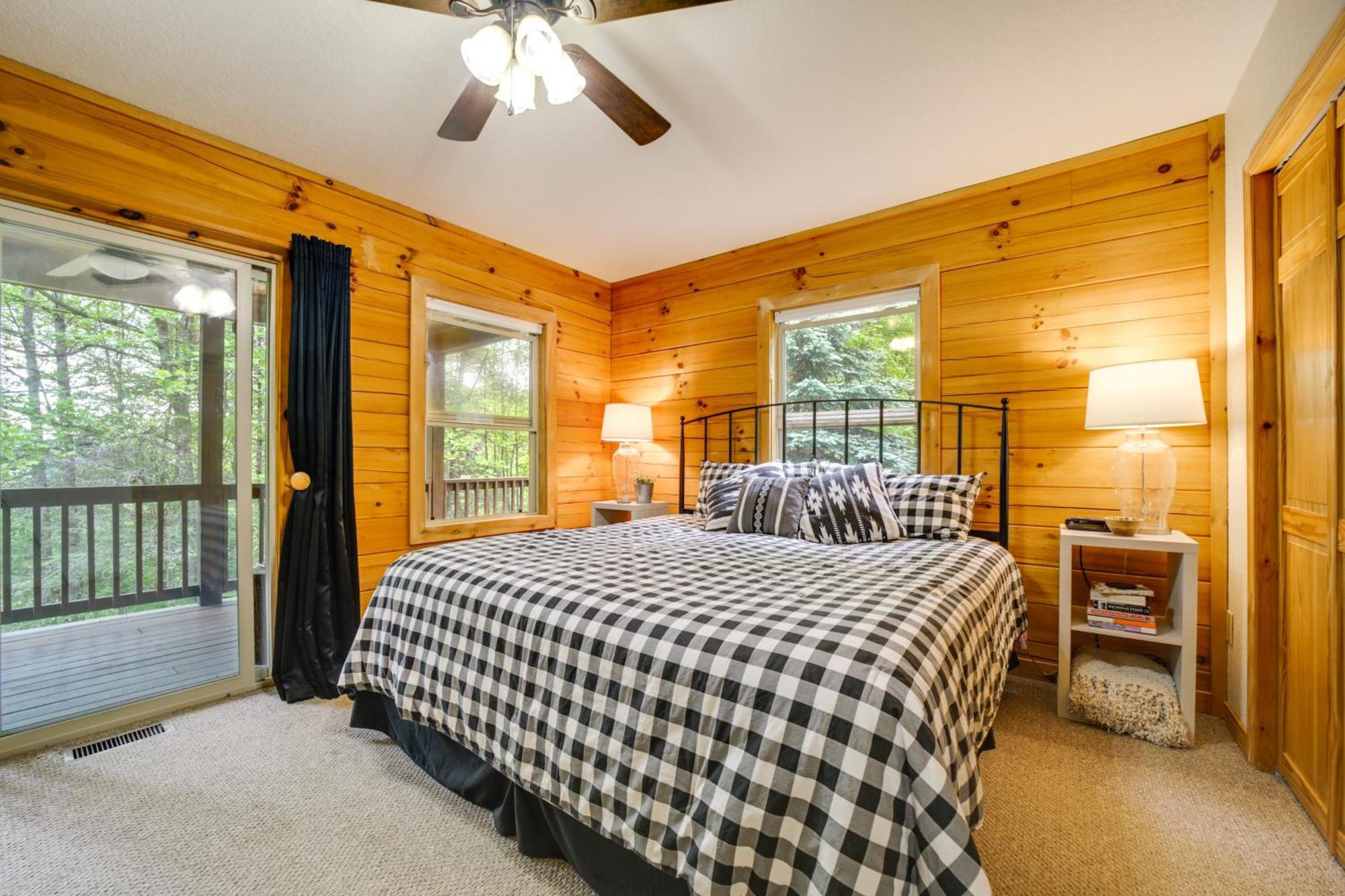 Peaceful Smoky Mountain Cabin With Deck And Fire Pit! Waynesville Eksteriør billede