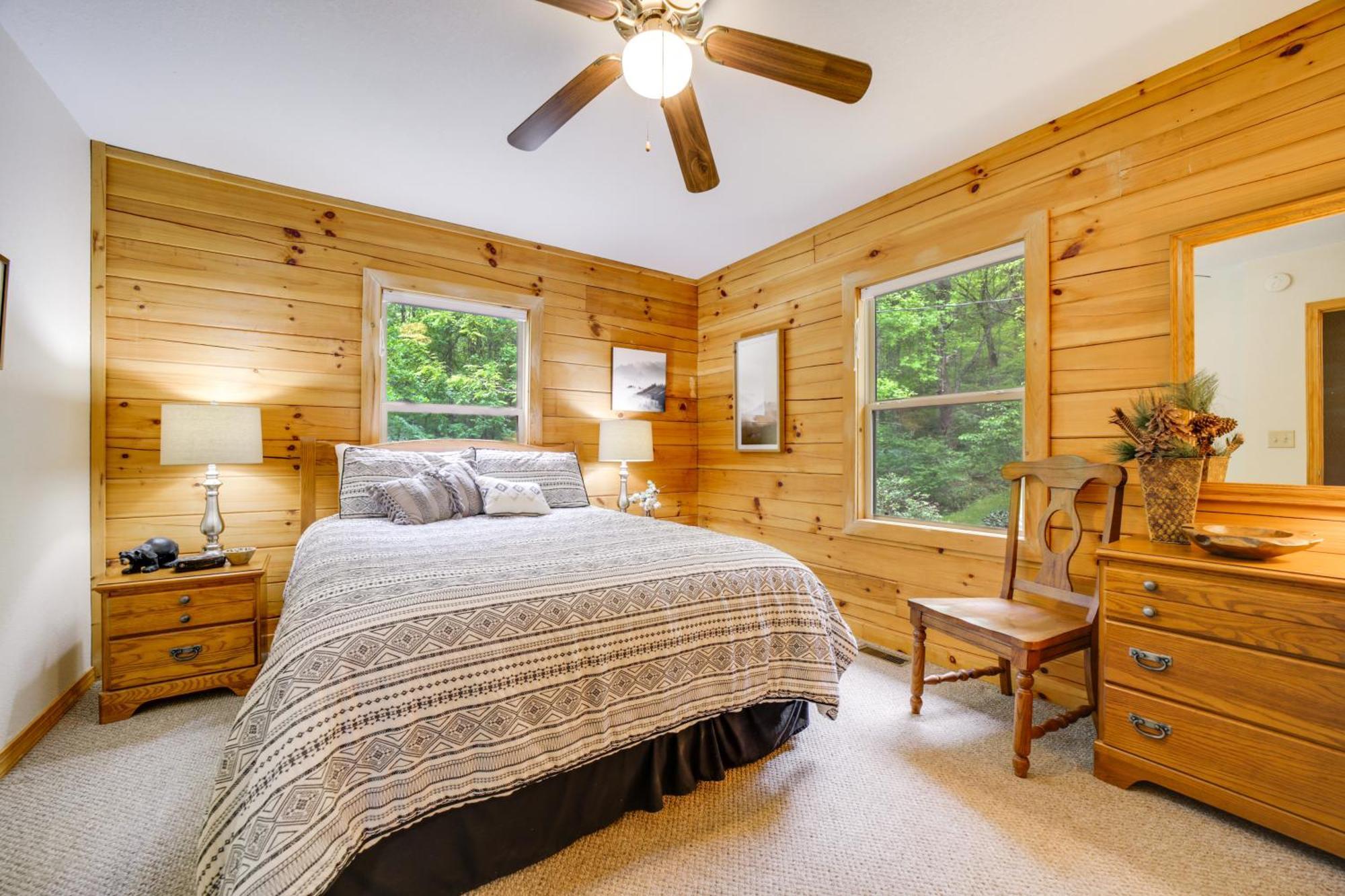 Peaceful Smoky Mountain Cabin With Deck And Fire Pit! Waynesville Eksteriør billede