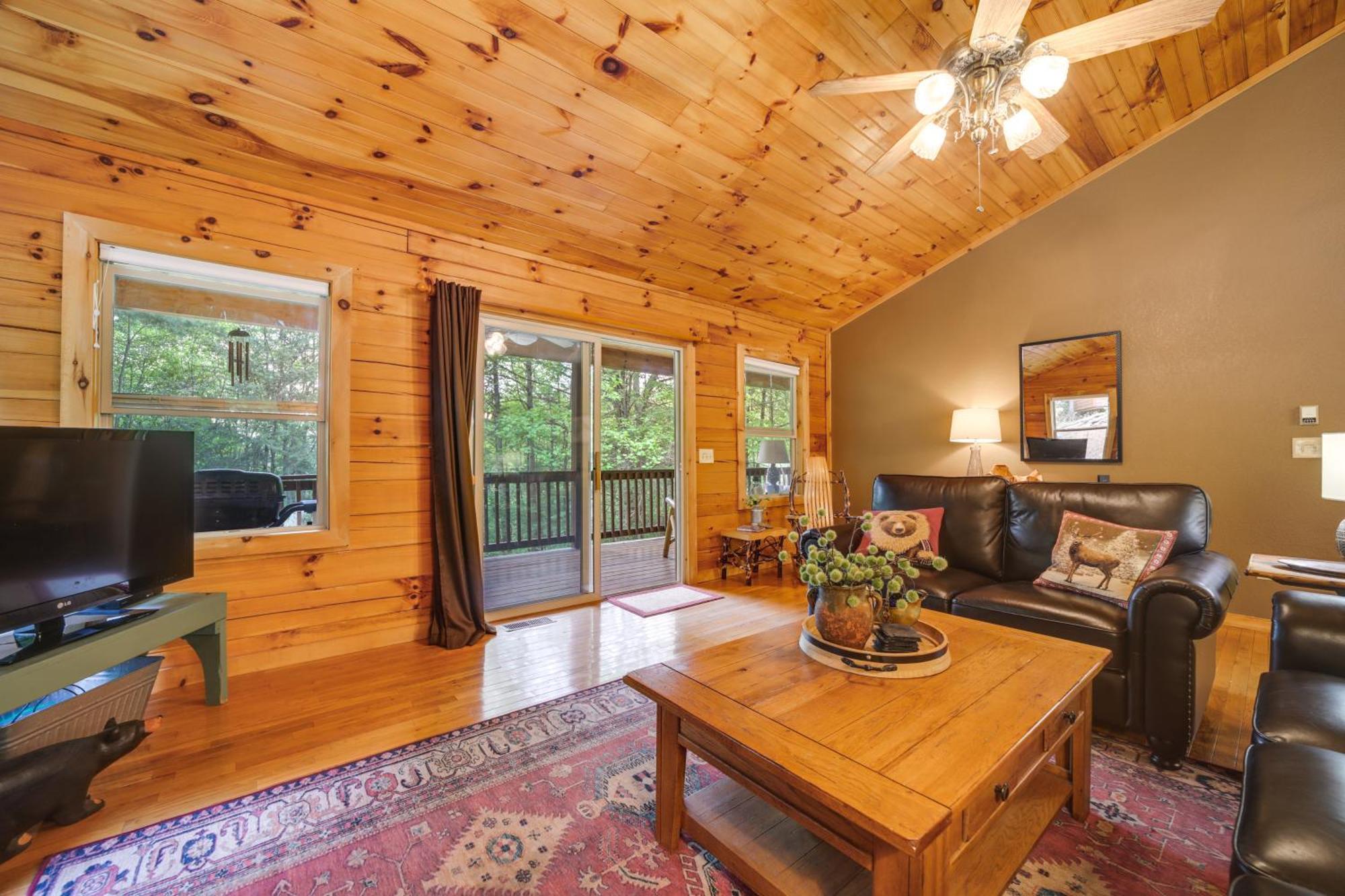 Peaceful Smoky Mountain Cabin With Deck And Fire Pit! Villa Waynesville Eksteriør billede