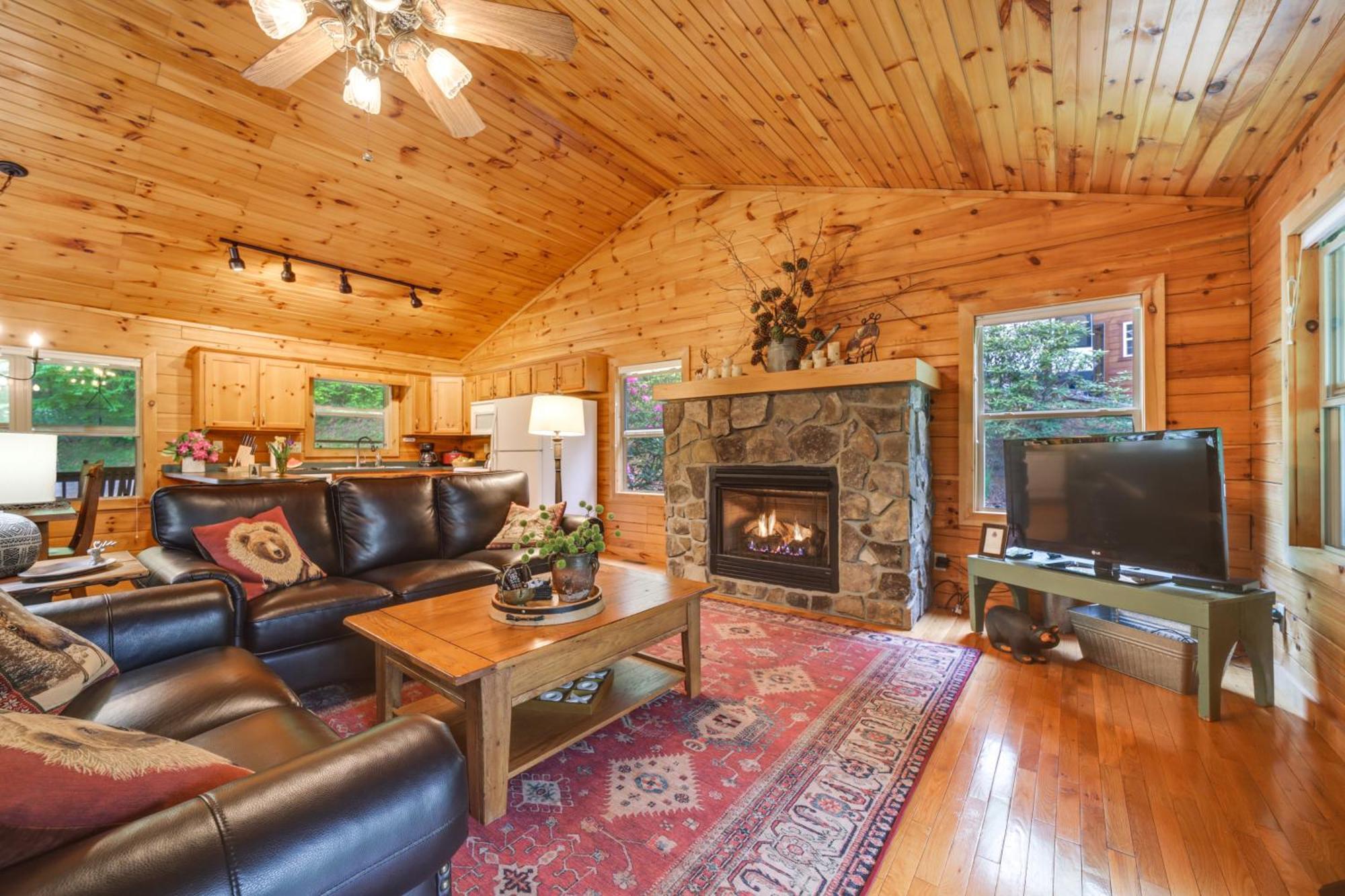 Peaceful Smoky Mountain Cabin With Deck And Fire Pit! Villa Waynesville Eksteriør billede