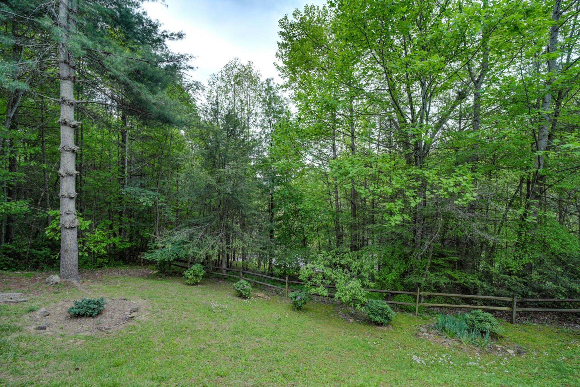 Peaceful Smoky Mountain Cabin With Deck And Fire Pit! Villa Waynesville Eksteriør billede