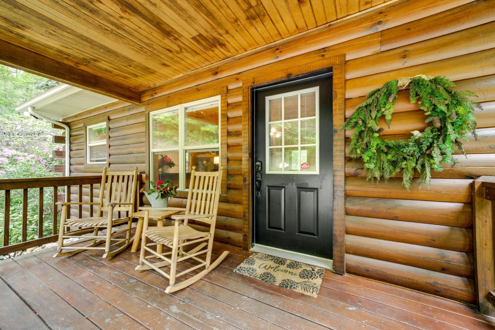 Peaceful Smoky Mountain Cabin With Deck And Fire Pit! Villa Waynesville Eksteriør billede