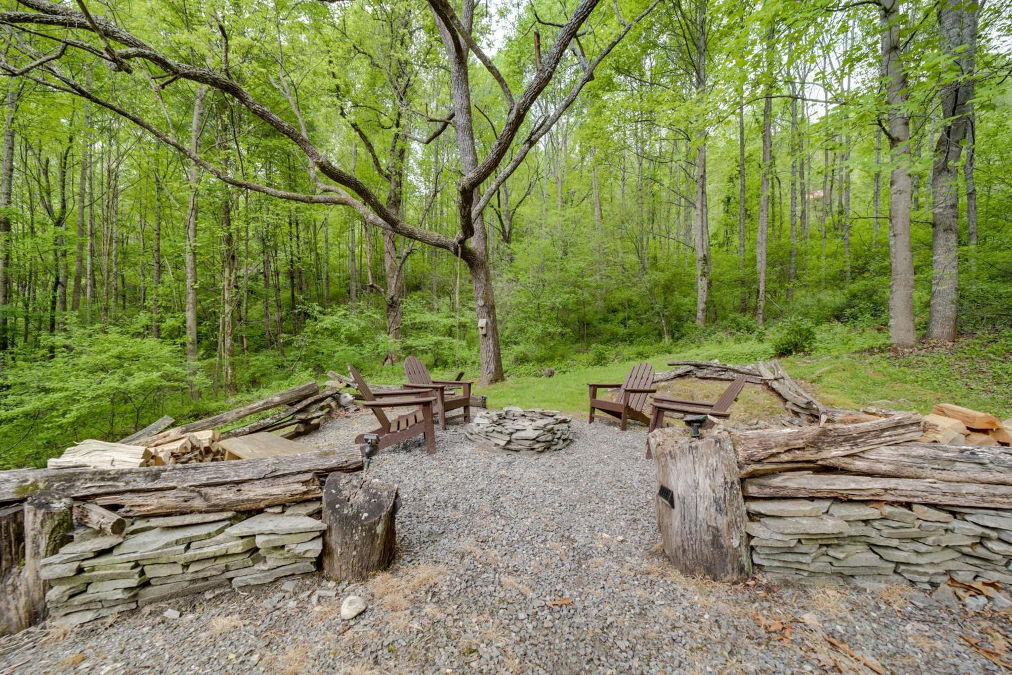 Peaceful Smoky Mountain Cabin With Deck And Fire Pit! Villa Waynesville Eksteriør billede