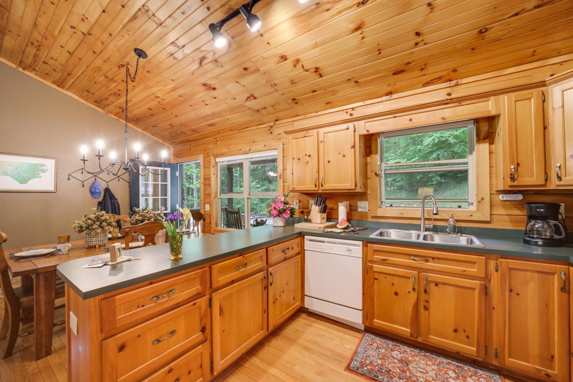 Peaceful Smoky Mountain Cabin With Deck And Fire Pit! Villa Waynesville Eksteriør billede