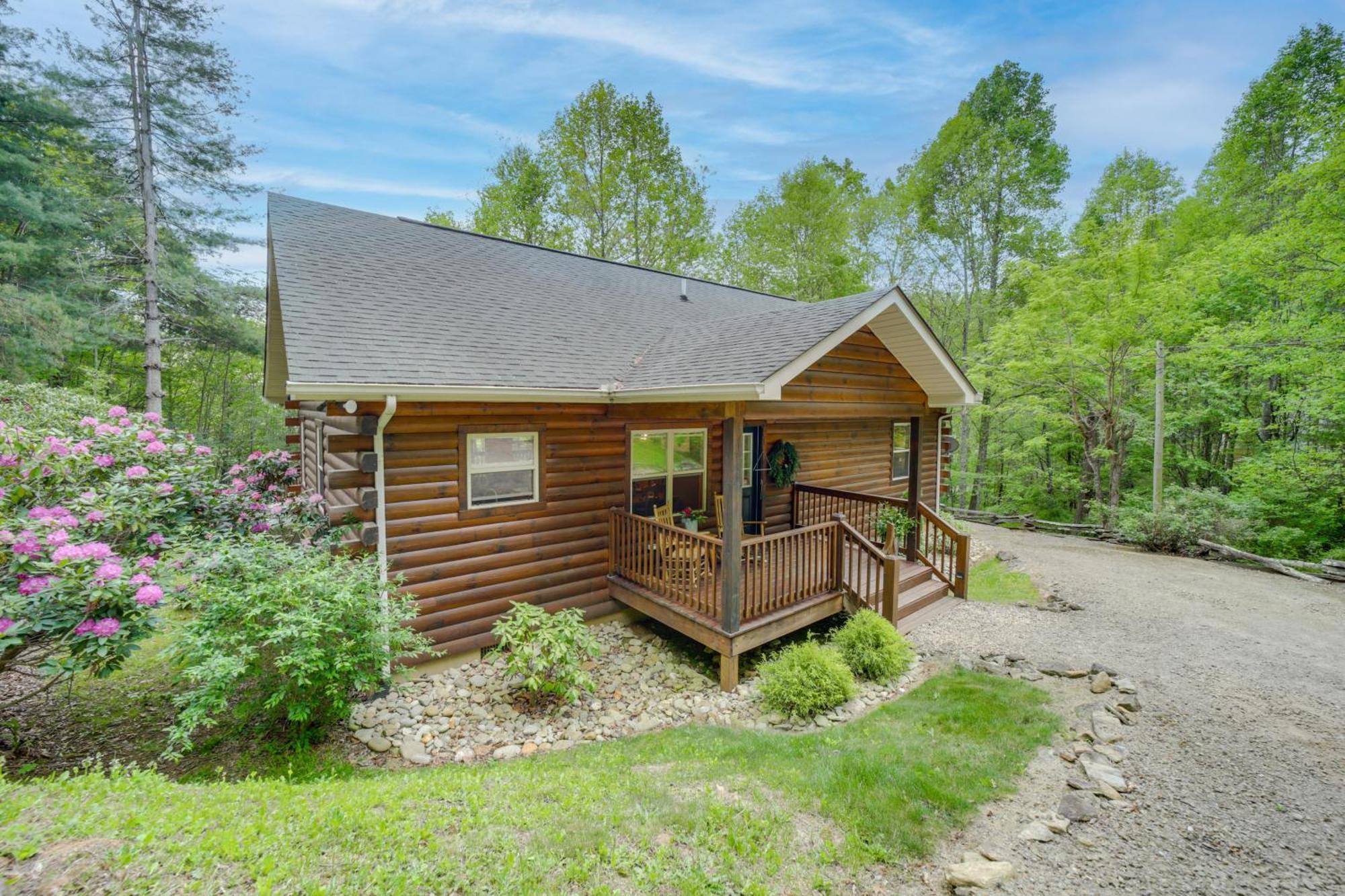 Peaceful Smoky Mountain Cabin With Deck And Fire Pit! Villa Waynesville Eksteriør billede